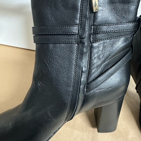 Elegant Black Leather Aquatalia Ankle Boots Made in Italy - Picture 4 of 8